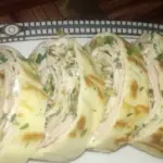طرز تهیه پیراشکی کالباس مدل گل رز برای ۴ نفر طرز تهیه رولت کالباس و تخم مرغ برای 4 نفر